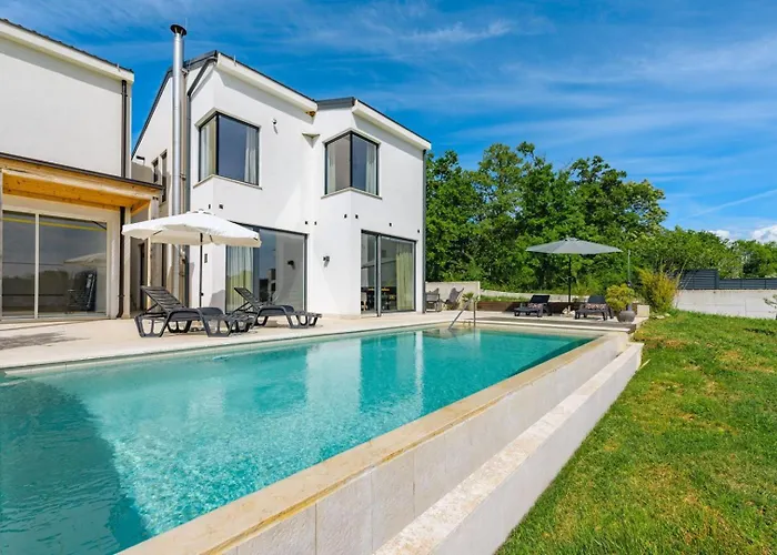 Villa Sunset - With Private Pool, Squash Coart And Table Tennis